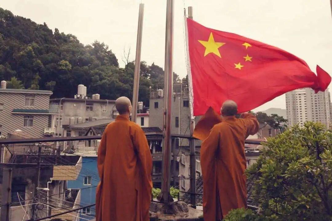救援聪明的小女生