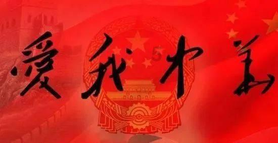 两口子卖“特制”面条，1碗15元，生意特别火爆，路人都来排队买