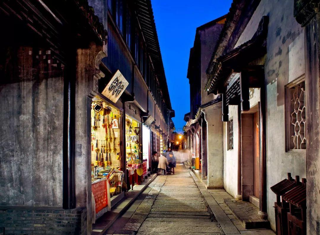 “成都新十二月市―美丽工坊•幸福集市“主题助残活动第五季在春熙路举办